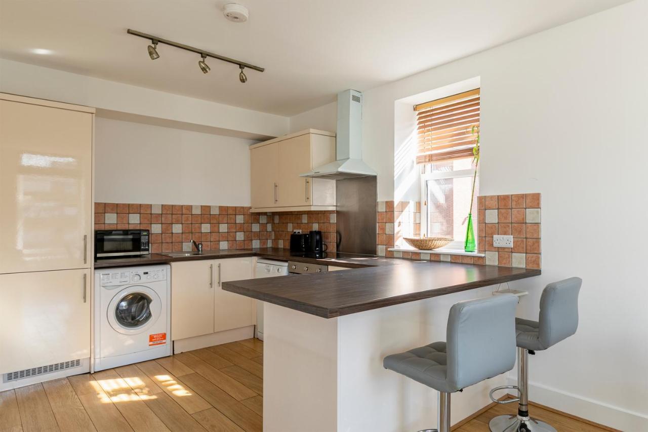 Prime Location Flats Apartment *